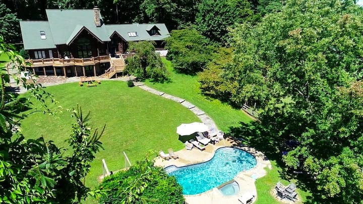 Vinewood Estate Luxury Pool and Vineyard Retreat