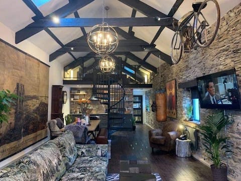 Luxurious 2 bedroom loft in town centre location
