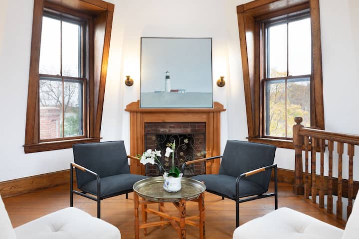 2 Bdrm Apt W/ Tower In Jp Victorian - Brookline, MA