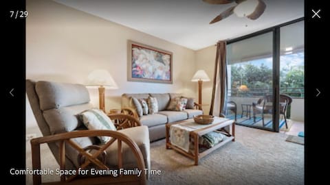 Top performing Airbnb: Spacious 2/2, doorstep to beaches and restaurants. in Kahaluu Keauhou