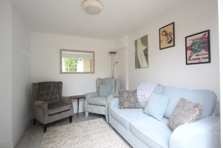 2 Bedroom Cottage In Central Sherborne. - Dorset