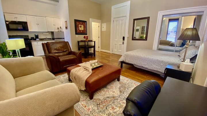 Newly Furnished Studio - Durango, IA