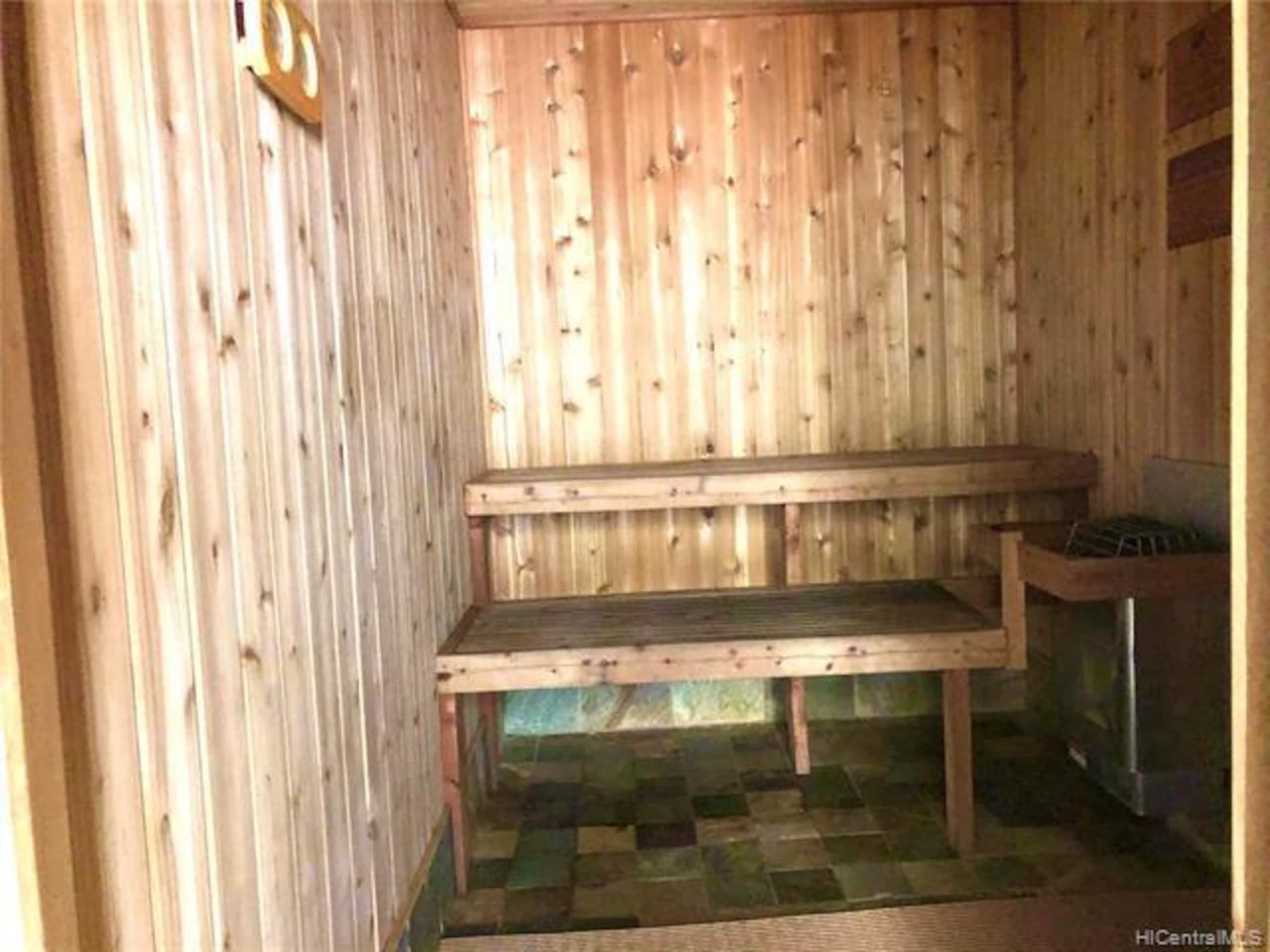 Condo in Honolulu · ★4.84 · 1 bedroom · 2 beds · 1 private bath - Image 34