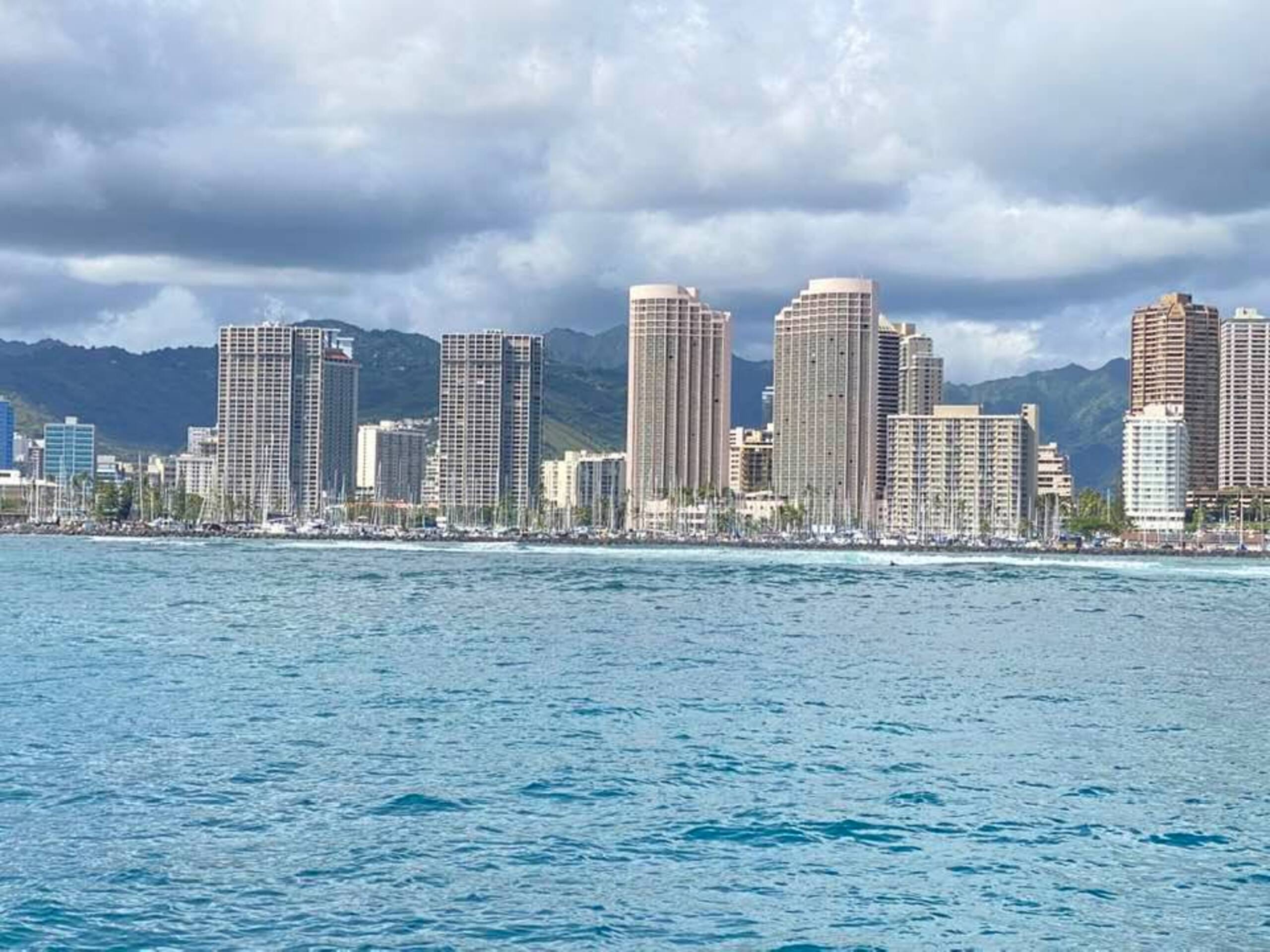 Condo in Honolulu · ★4.84 · 1 bedroom · 2 beds · 1 private bath - Image 38
