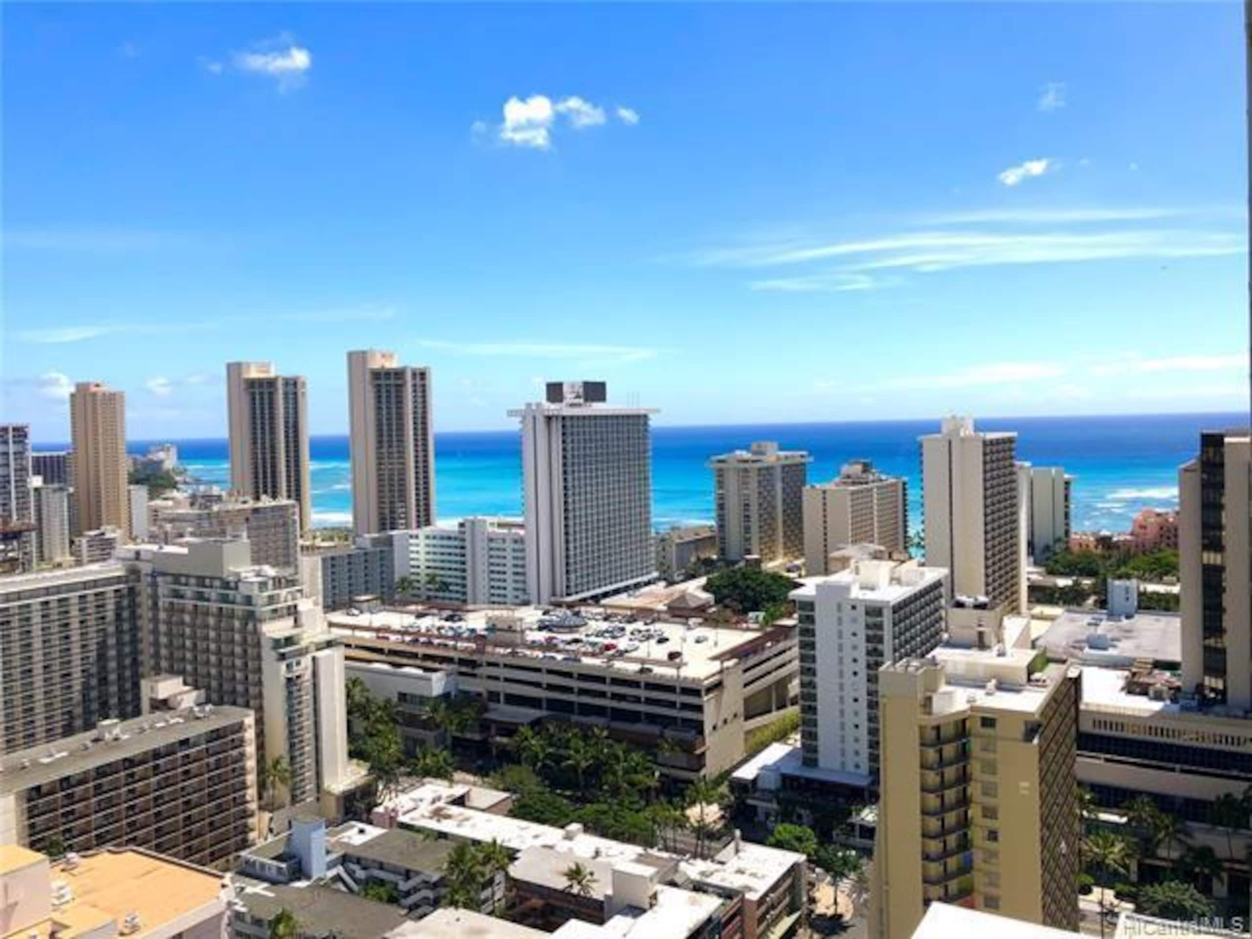 Condo in Honolulu · ★4.84 · 1 bedroom · 2 beds · 1 private bath - Image 2