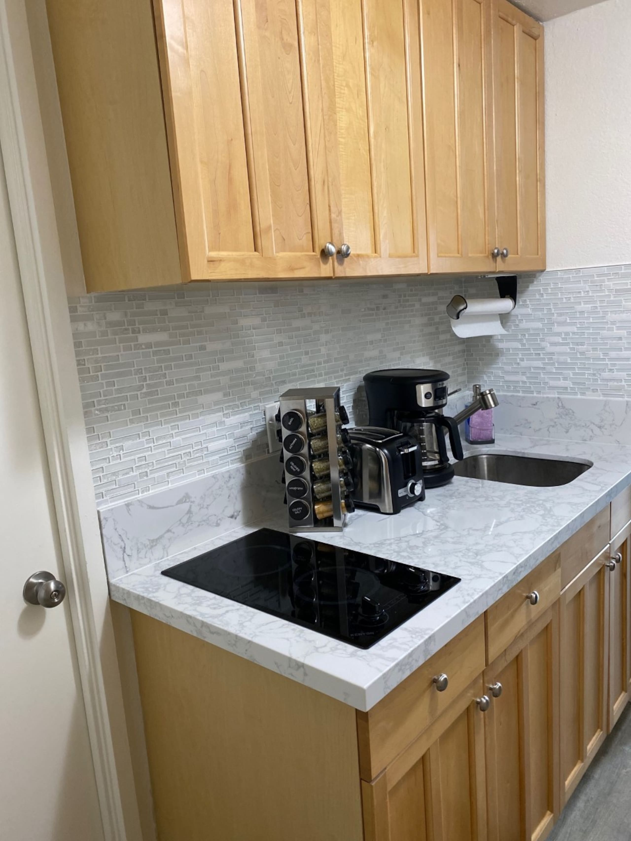 Condo in Honolulu · ★4.84 · 1 bedroom · 2 beds · 1 private bath - Image 9