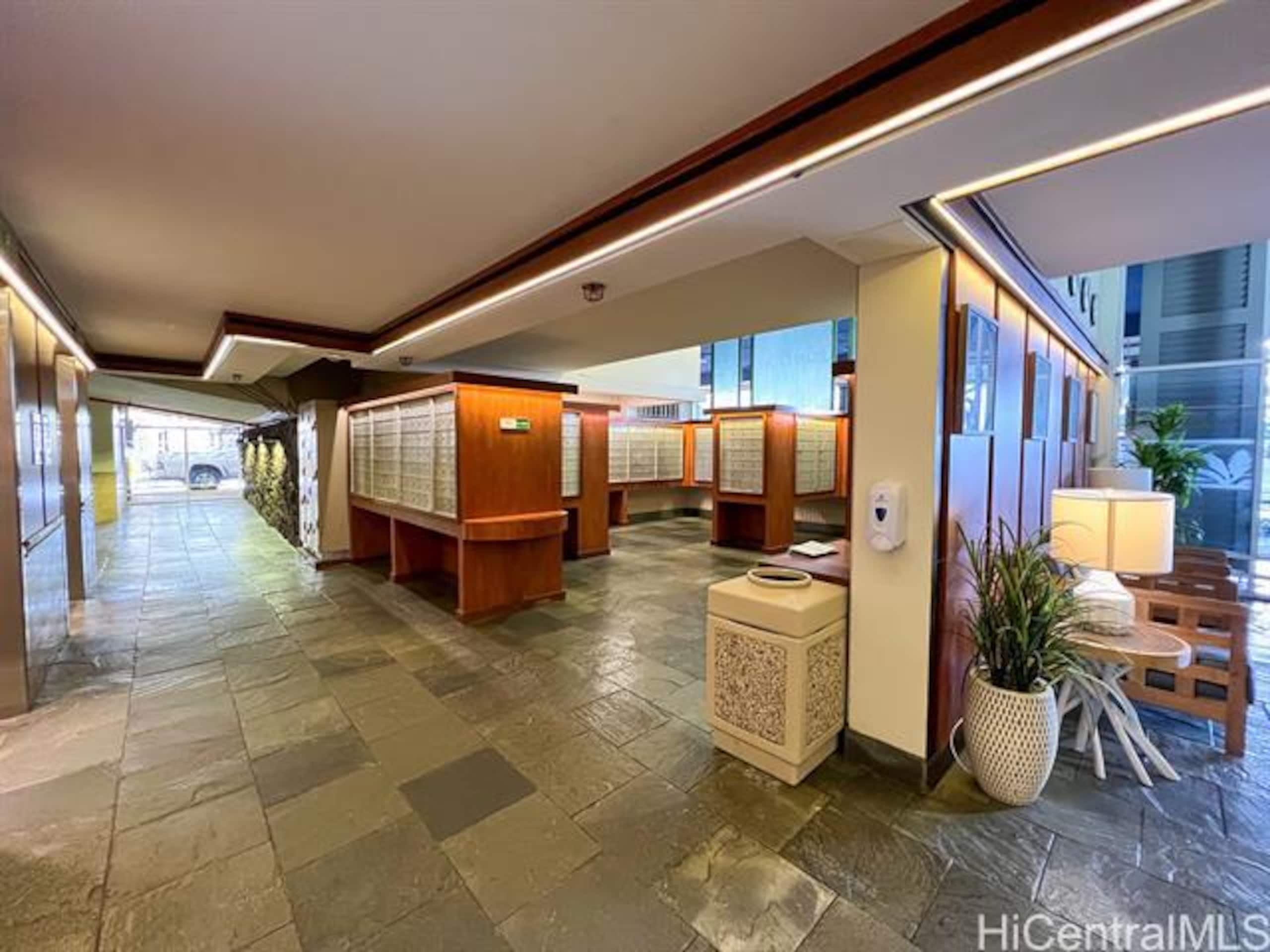 Condo in Honolulu · ★4.84 · 1 bedroom · 2 beds · 1 private bath - Image 25