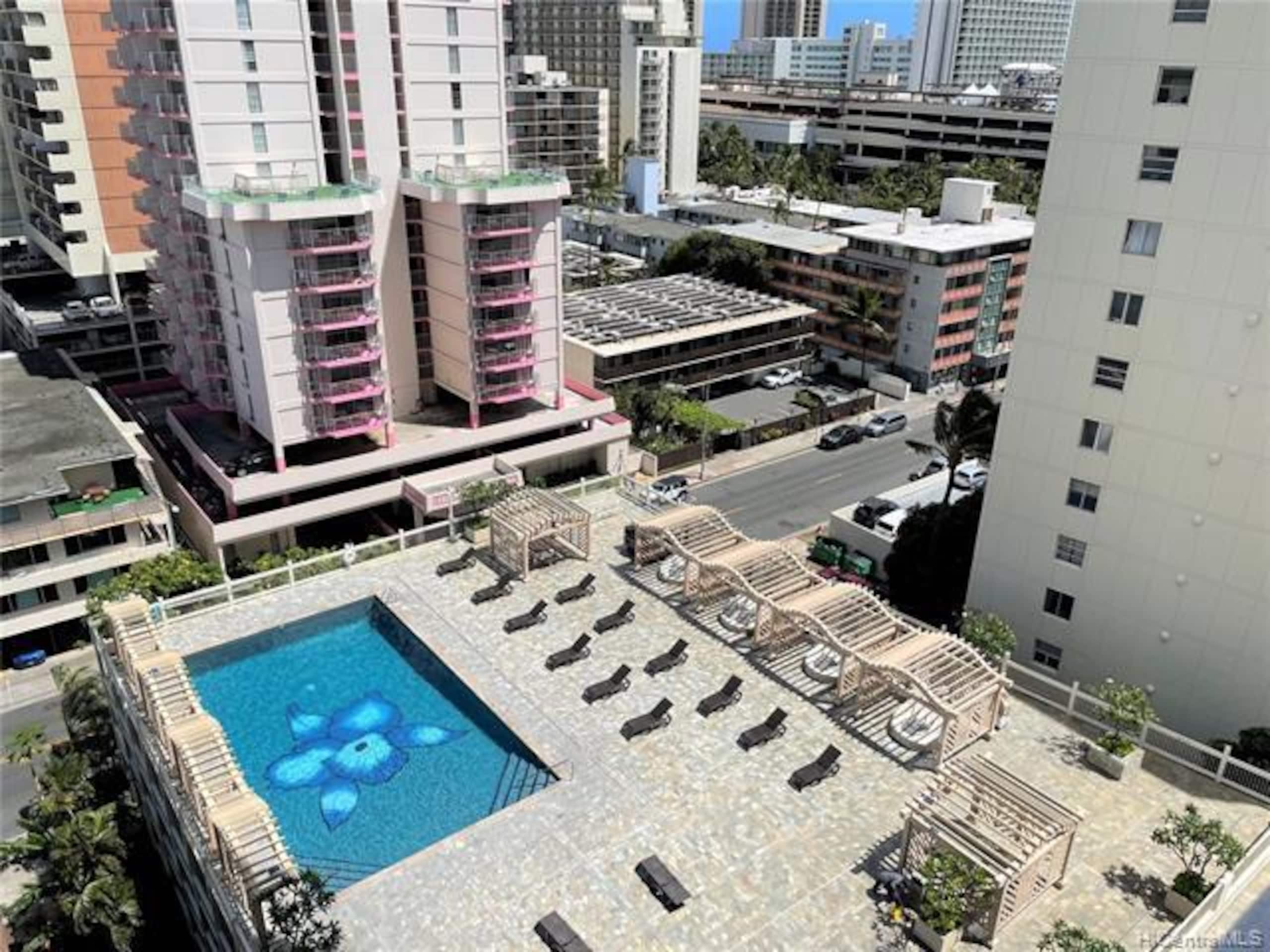 Condo in Honolulu · ★4.84 · 1 bedroom · 2 beds · 1 private bath - Image 17