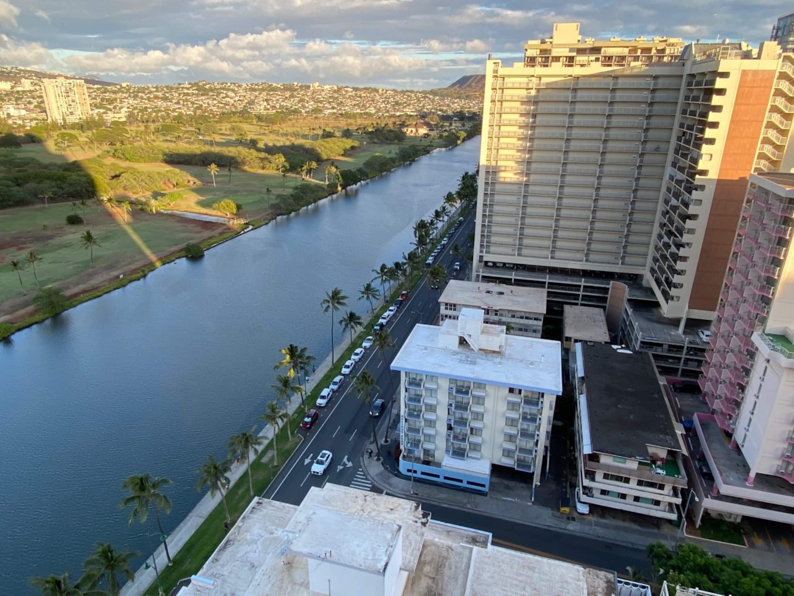 Condo in Honolulu · ★4.84 · 1 bedroom · 2 beds · 1 private bath - Image 28