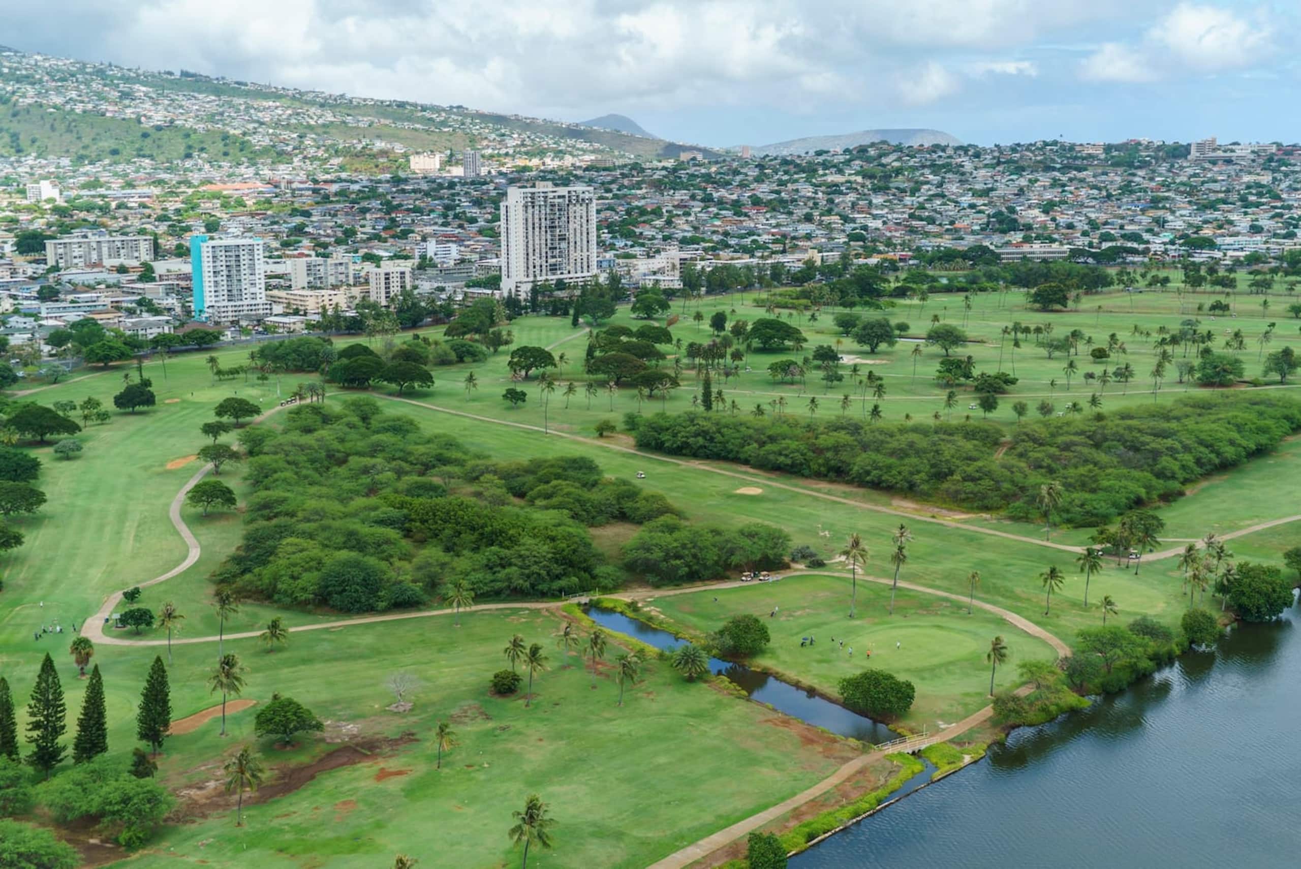 Condo in Honolulu · ★4.84 · 1 bedroom · 2 beds · 1 private bath - Image 29