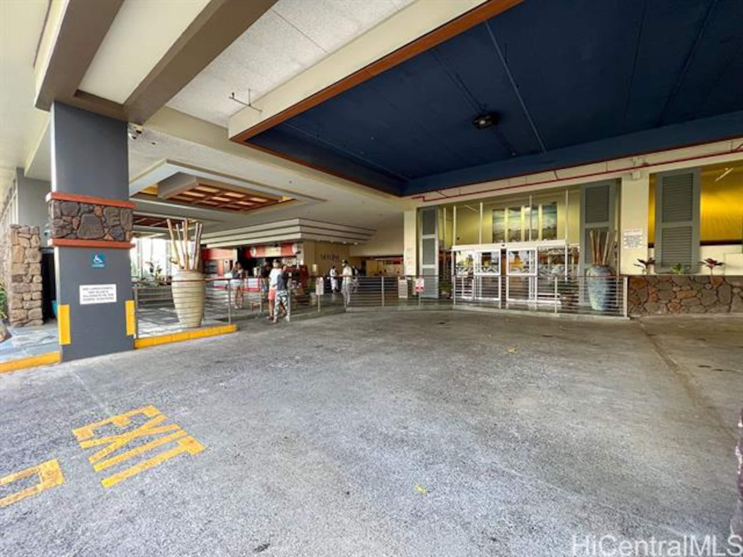 Condo in Honolulu · ★4.84 · 1 bedroom · 2 beds · 1 private bath - Image 24