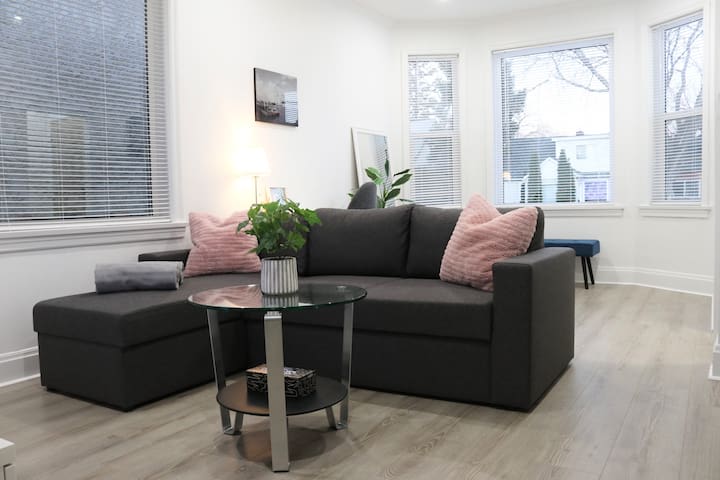 Modern and cozy 3BR house near Airport/DTown/Mall