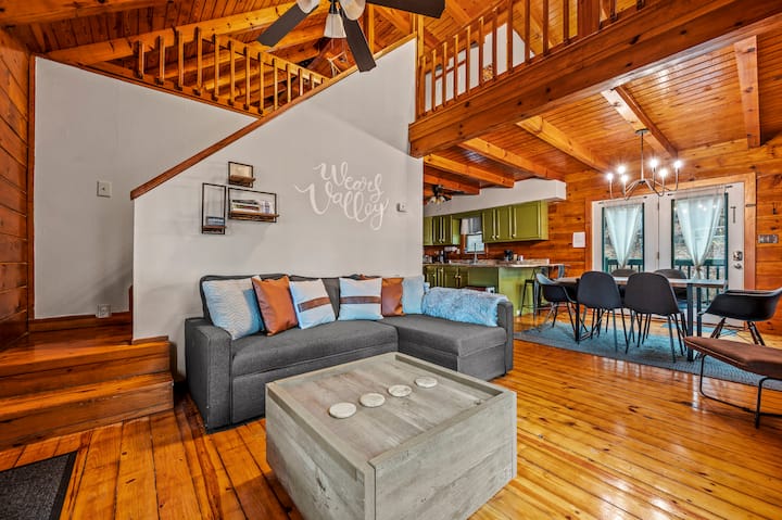 Log Cabin W/ Amenities. New Hot Tub. Quiet/close To The Park/pigeon Forge - Blue Ridge Mountains