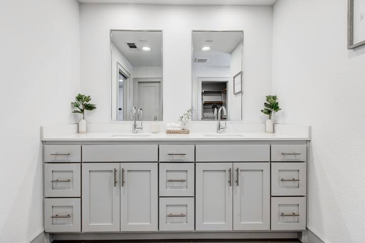 Modern Luxury Home – Knox Henderson – SMU gallery image 5