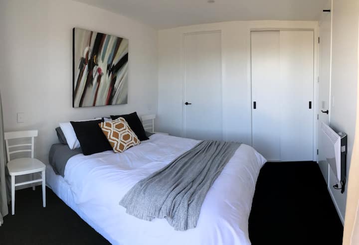 River & Mountain View Ensuite Room In Queenstown - Queenstown, New Zealand