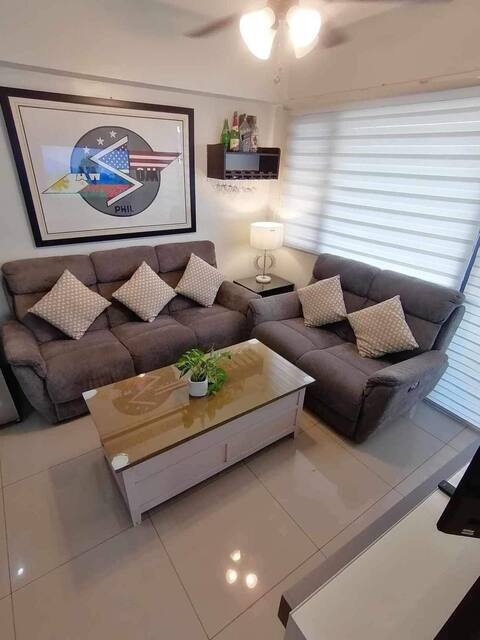 The Splendor: Comfortable Living by Awsom Phil