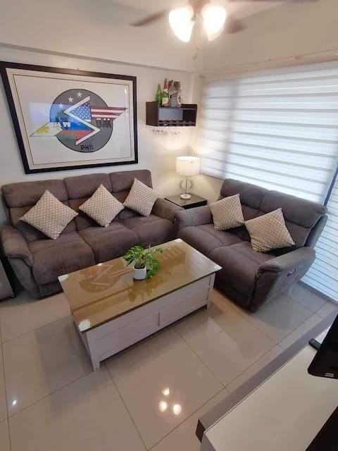 The Splendor: Comfortable Living by Awsom Phil