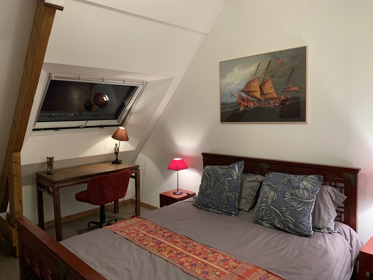 The Carmen Room and its Queen Bed