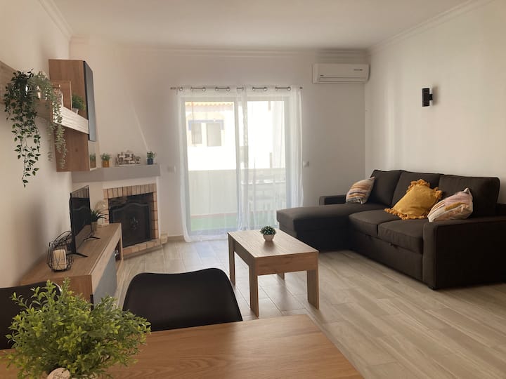 Chumba cha kulala na kitanda cha sofa kwa watu 2