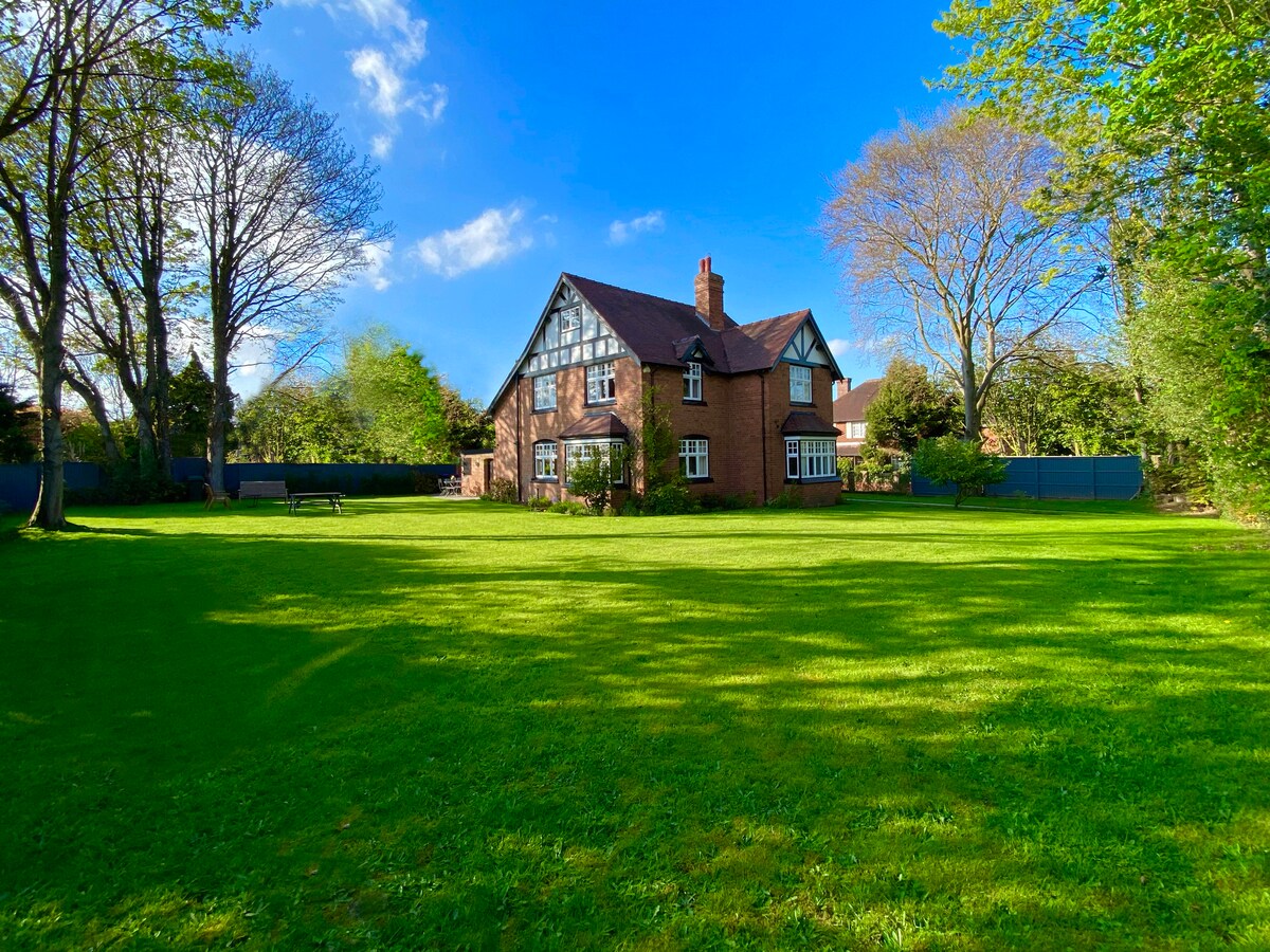 Charming 5 bedroom Edwardian home for 10 guests. Houses for Rent in