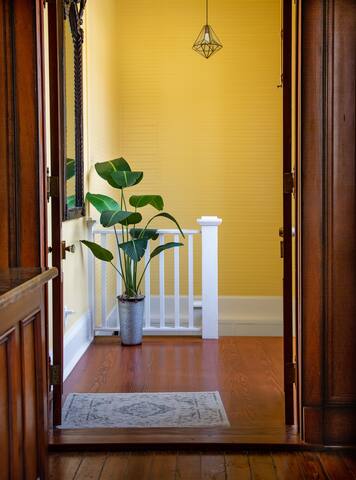 Spacious 4 BR House in Uptown Historic Area gallery image 4