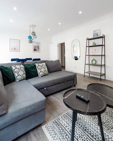 Premium Three Bedroom Apartment gallery image 5