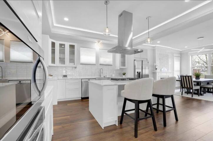 Olde Towne East Luxurious Castle gallery image 4