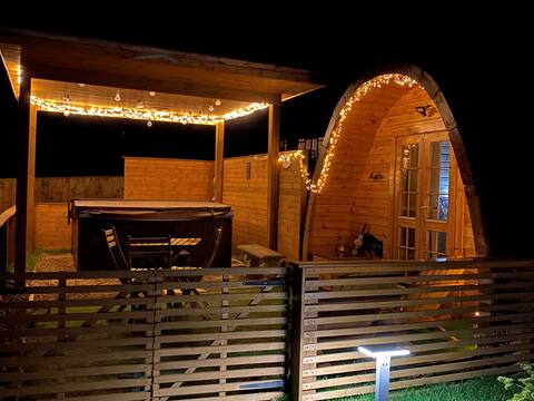 Matfin Luxury Glamping pod with Hot Tub