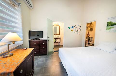 Coastal 1 bedroom apartment with resort amenities