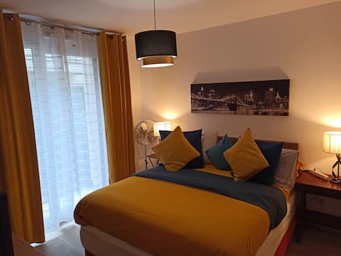 Top performing Airbnb: 2-room apartment near La Défense in Colombes