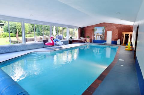Luxury property - Hot Tub, Games Room & Pool