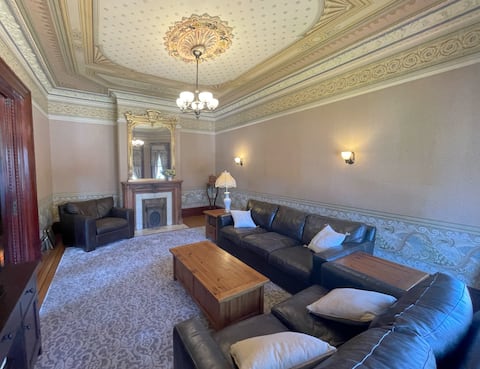 Popular Airbnb listing: Historic Victorian in a Great Location in Alameda