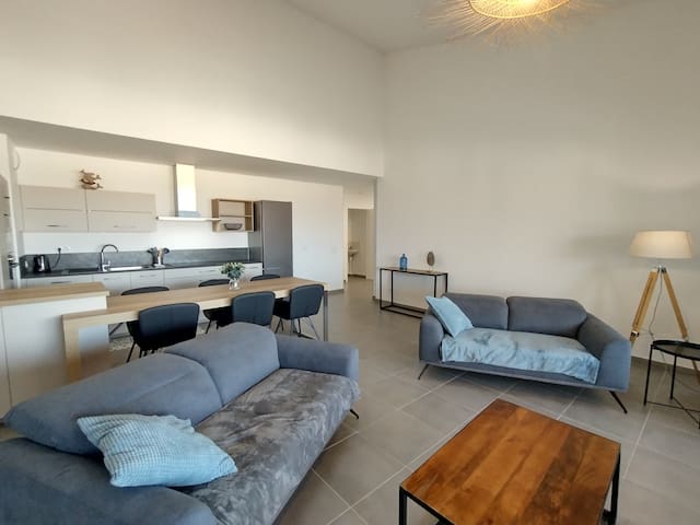 Nicolas Et Mirka managed Airbnb listing 1
