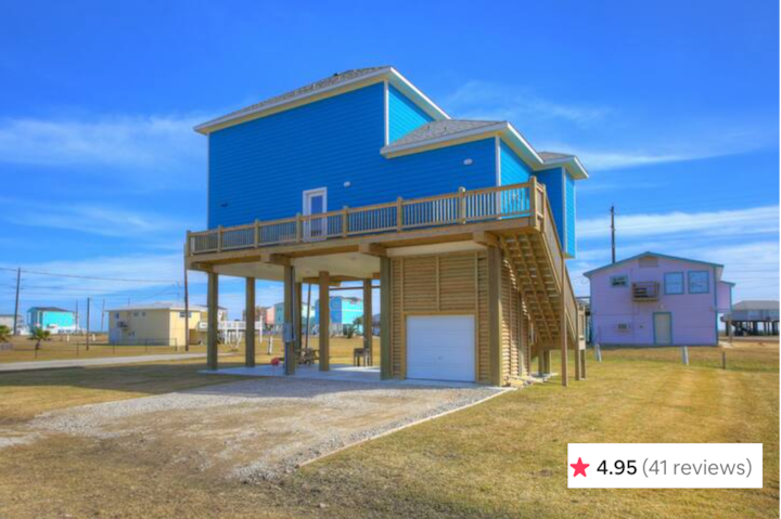 Beautiful Quiet Beach Home, Short Walk To The Beach And Ev Friendly - Galveston, TX