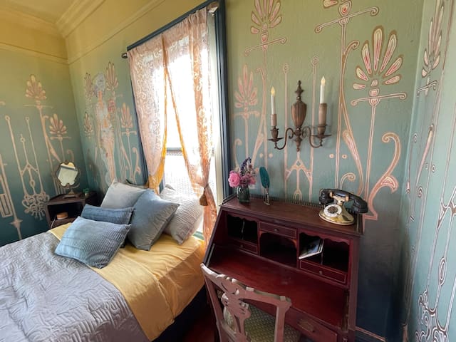 The Moonlight Manor – 5 bedroom themed hideaway gallery image 2