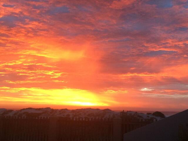 Melkbos Beachfront Spacious Elegant, Family Living gallery image 2