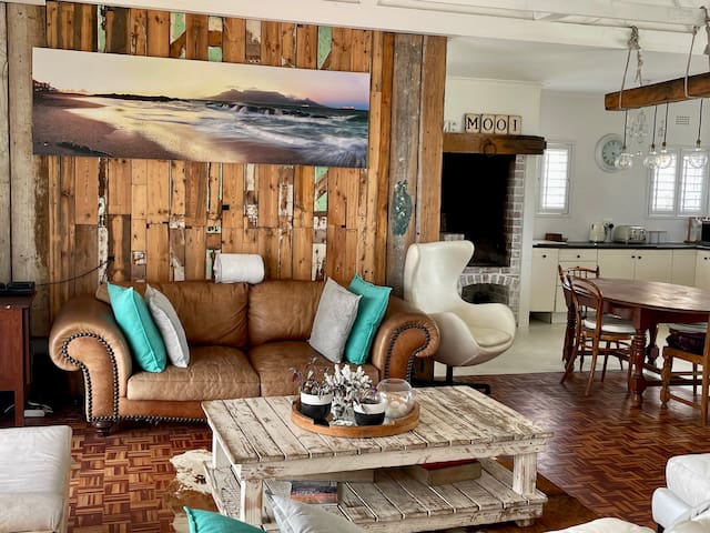 Melkbos Beachfront Spacious Elegant, Family Living gallery image 3