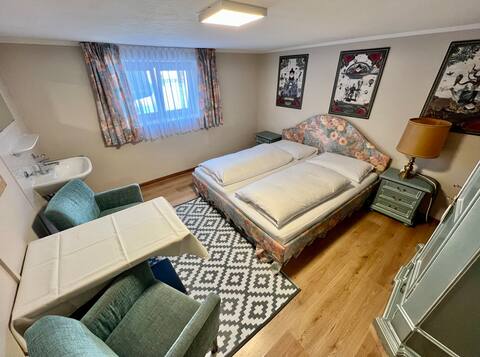 LECH HOSTEL - SMALL ROOMS IN THE ALPS