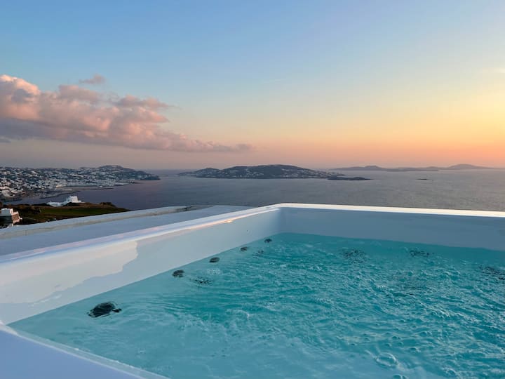 Private Suite, Outdoor Hot Tub & Impeccable Views!