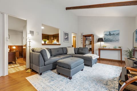 Cozy Clean Quiet Budget Top Floor Apartment