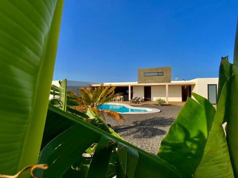 Neonauta 23 - solar heated pool-volcano views