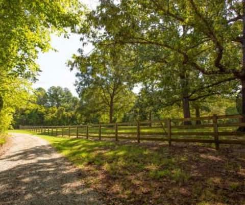 Beautiful Farm stay 2 beds, 2 baths with office
