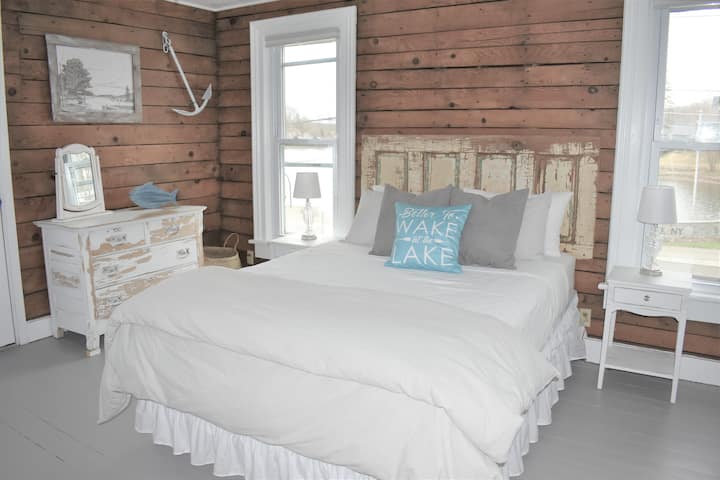 Chumba cha kulala cha ghorofa ya 2 chenye mandhari ya ziwa