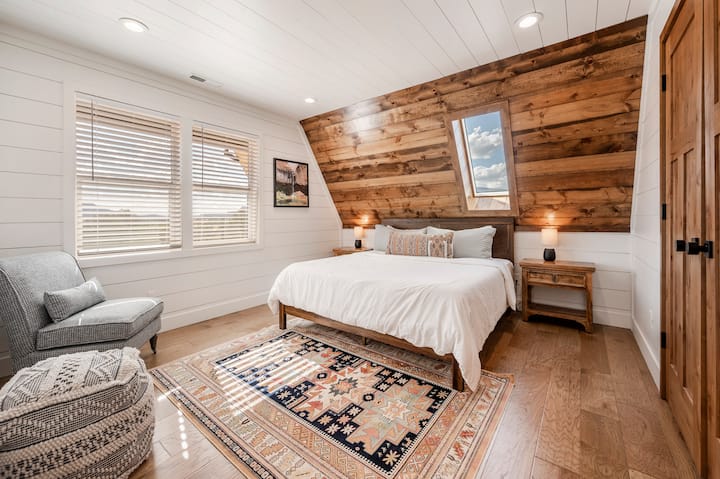 North bedroom with king size bed