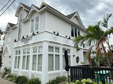 Top performing Airbnb: Downtown Loft - The Tremont Cafe in Collingwood