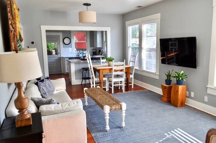 Heart of SoCo Luxury Bungalow! *LOCATION* gallery image 5