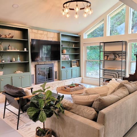 Successful Airbnb property: Hot Tub Retreat on 1 Acre SW Austin Nature Escape in West Oak Hill