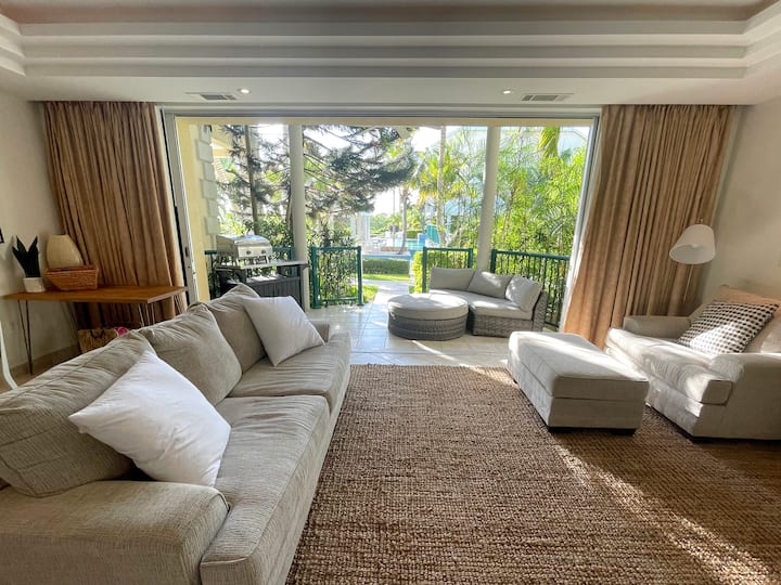 The Yacht Club-relaxed Vibe-1 Br-pool-beach - Turks and Caicos Islands