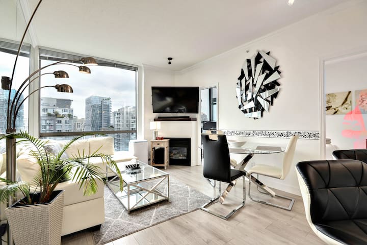 Luxury two bedroom condo in the heart of Yaletown