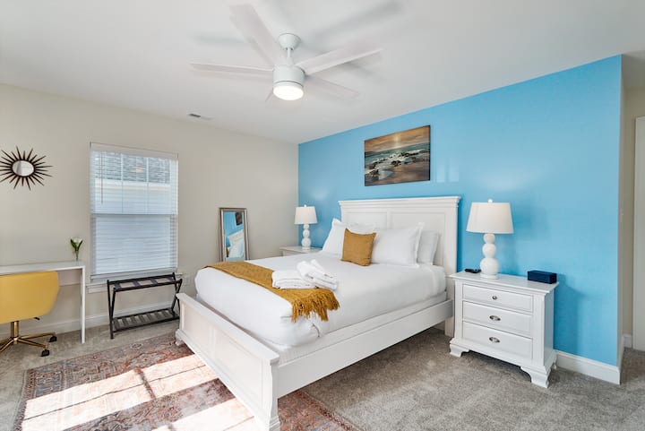 Sunshine Queen Suite